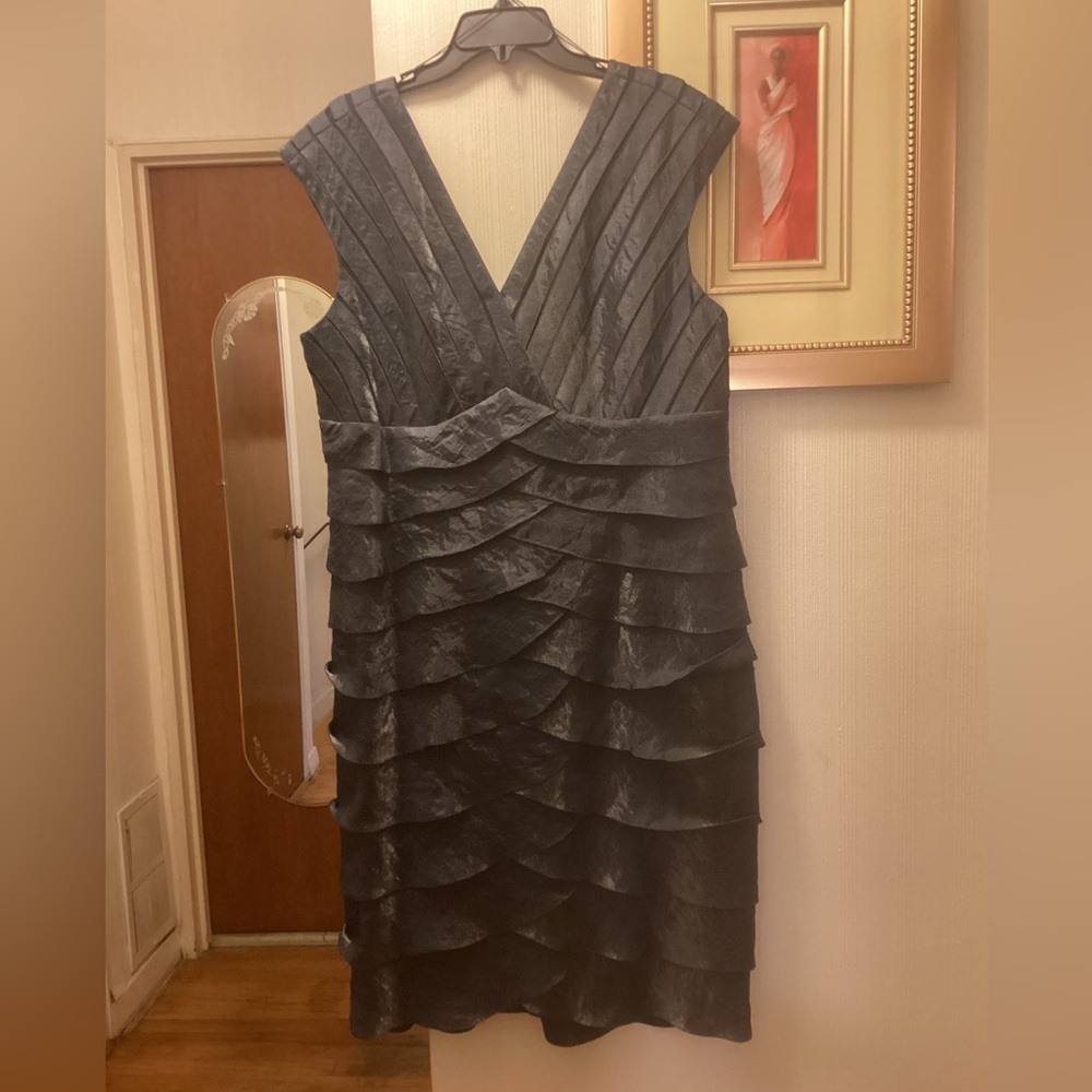 ADRIANNA PAPELL GREY SLEEVELESS COCKTAIL DRESS SZ 18W. $35.